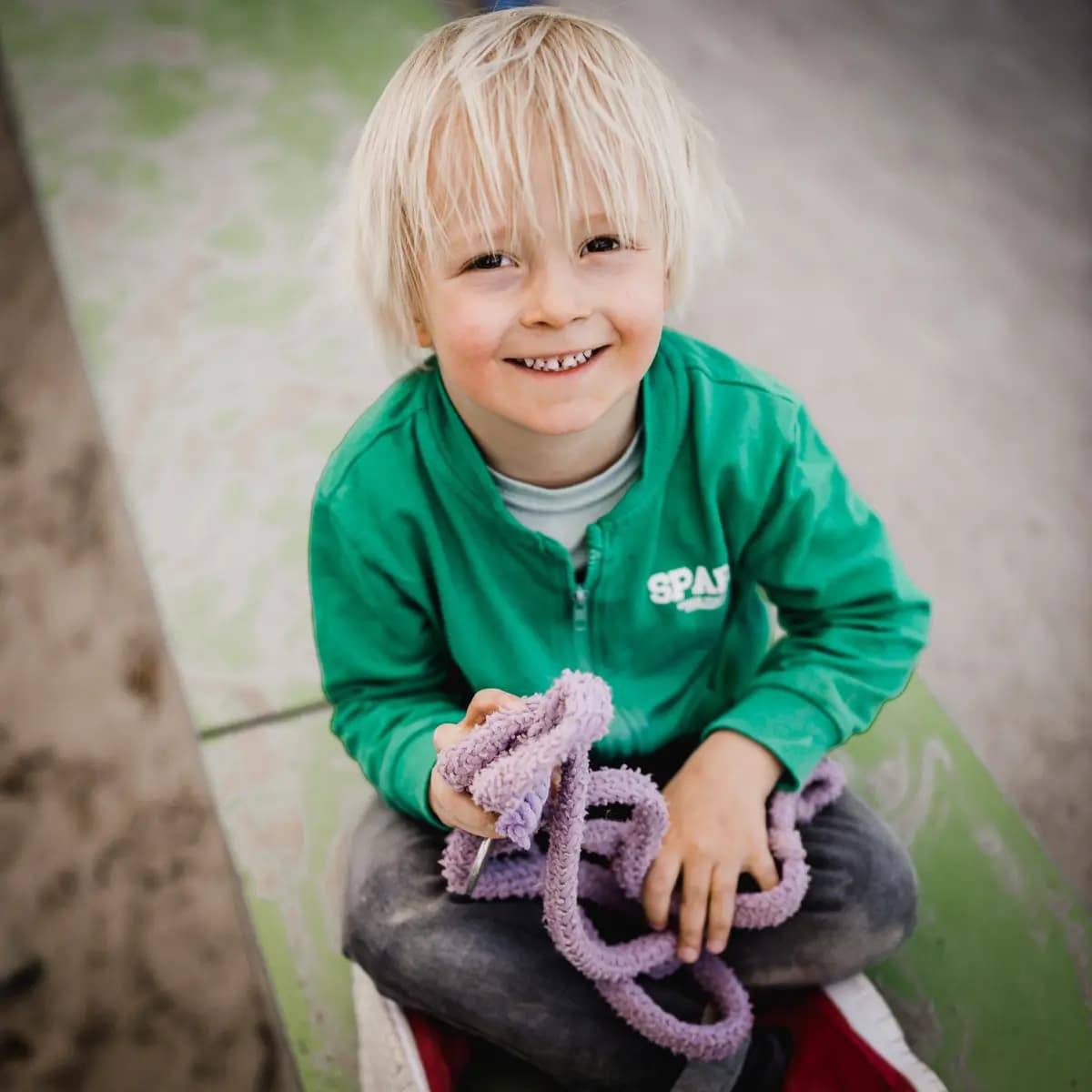 Kindergarten Fotoshooting Freiburg - Junge beim Spielen