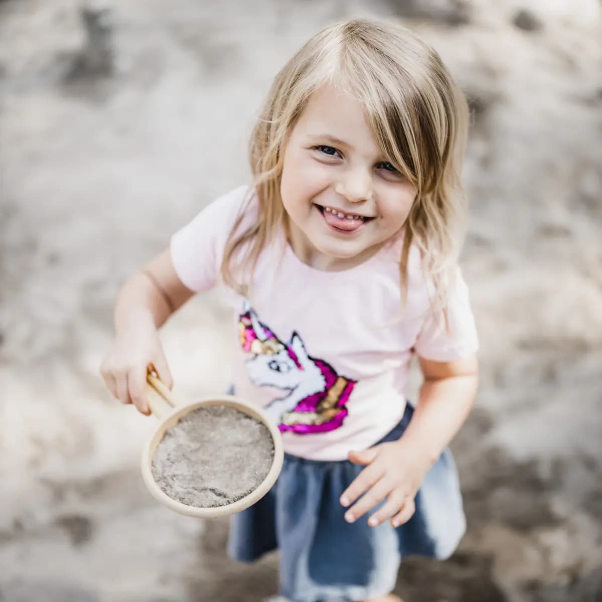 Outdoor Kinderfotografie - Mädchen im Spiel