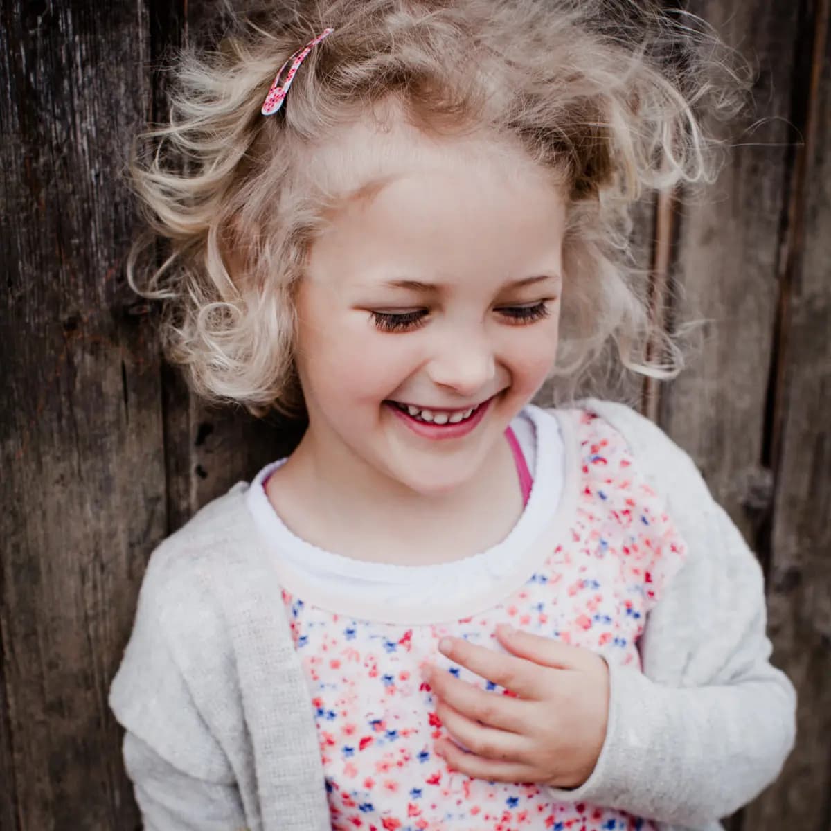 Kinderfotograf Freiburg - Portrait Mädchen mit Locken