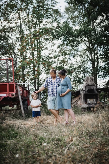 Familie mit kleinem Jungen
