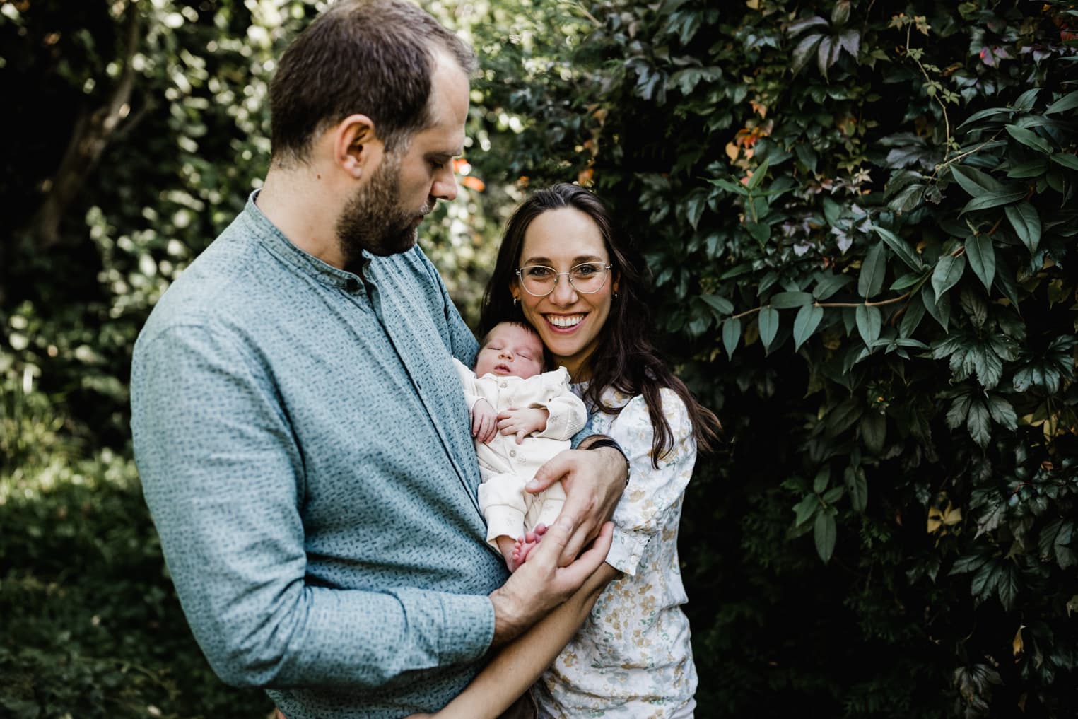 Eltern mit ihrem Neugeborenen