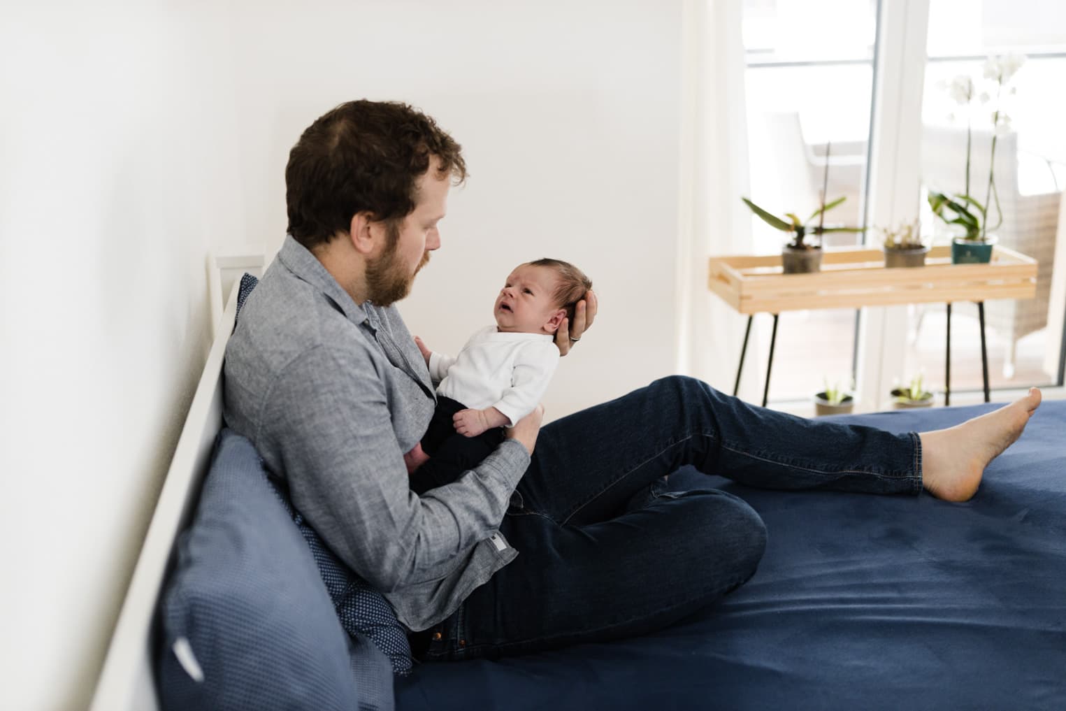 Vater mit seinem Baby