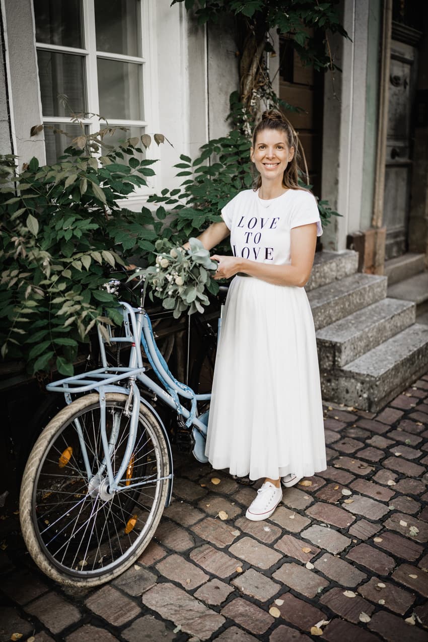 Braut mit Fahrrad