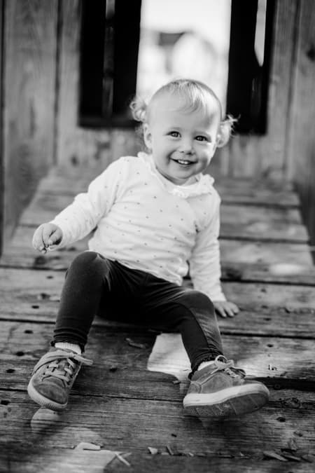 Maedchen auf Spielplatz