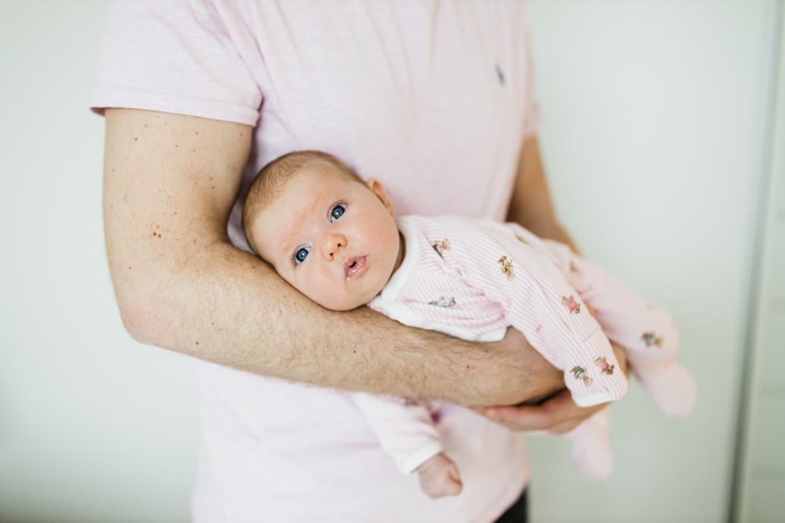 Baby auf dem Arm