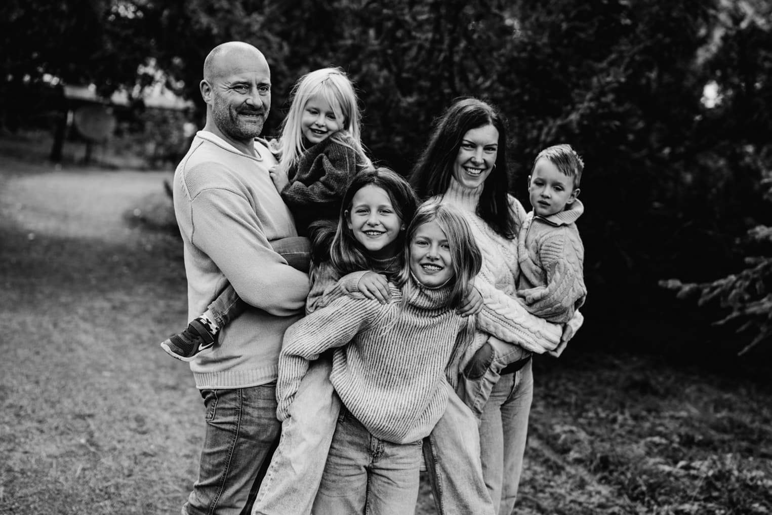 Familienfoto mit vier Kindern