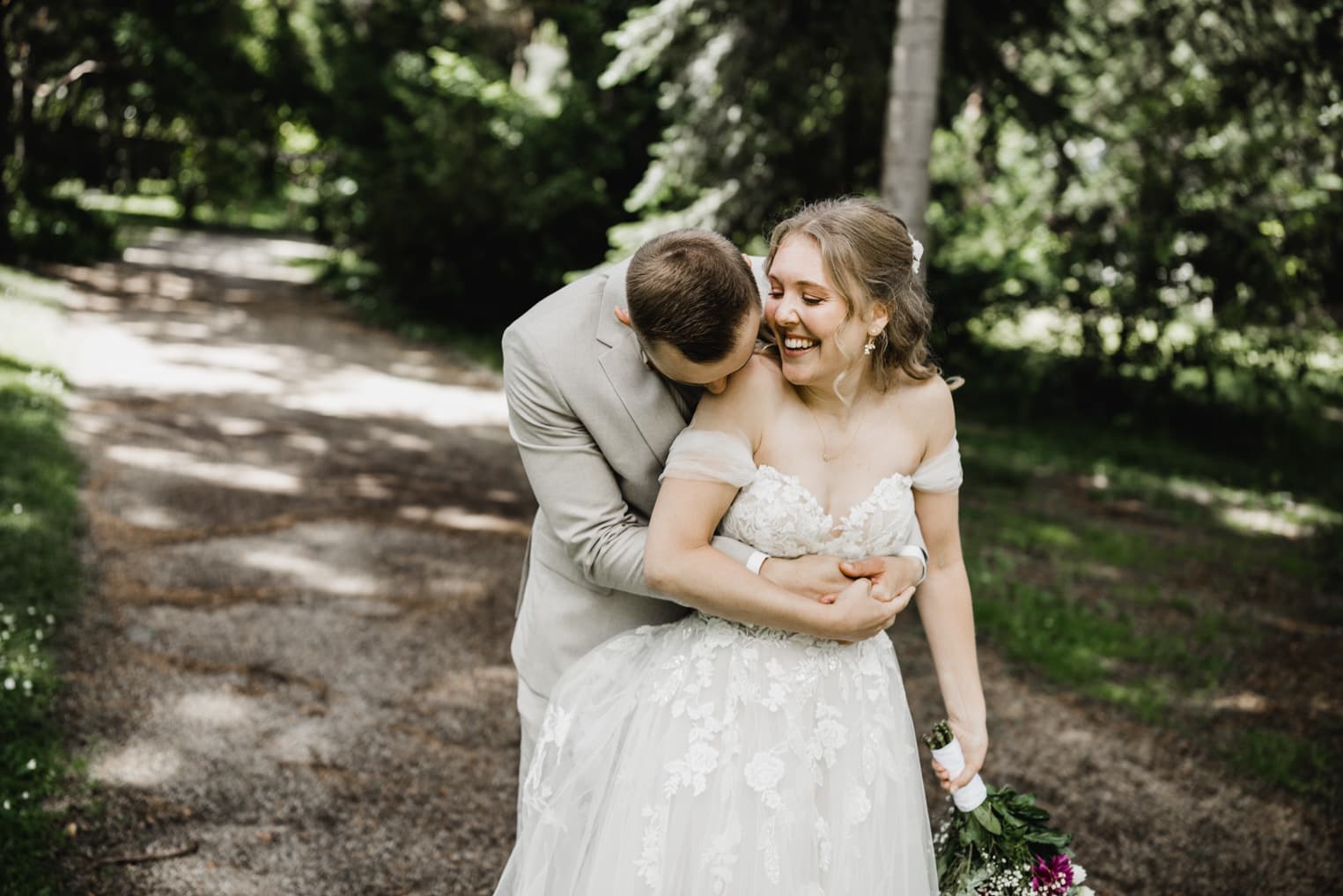 Entspannte Hochzeitsfotos im Botanischen Garten Freiburg