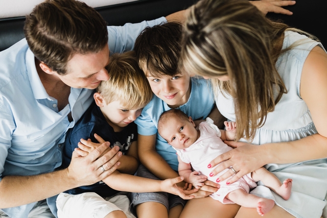 Familienbild mit kleinem Baby