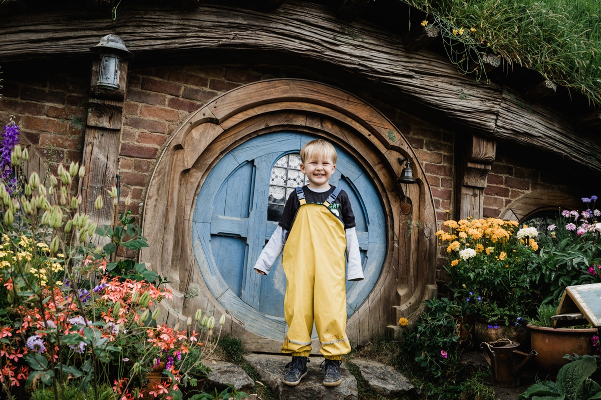 Junge in Hobbiton