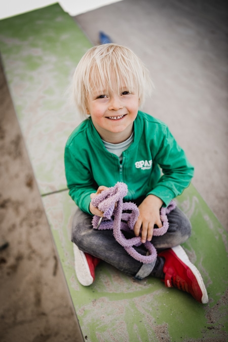 Junge mit Seil