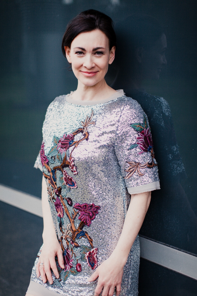 Frau im Kleid