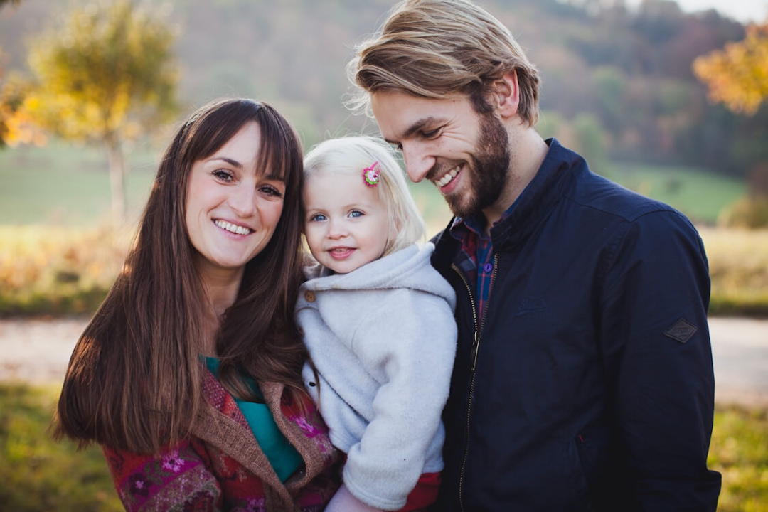 Familienfoto von Mutter, Vater und Tochter